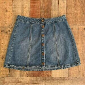Bullhead size 28 denim button up mini skirt in medium blue